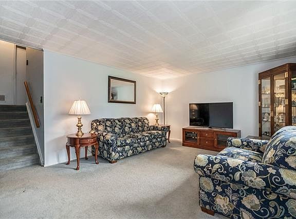 3rd image of 2744 Larkspur St