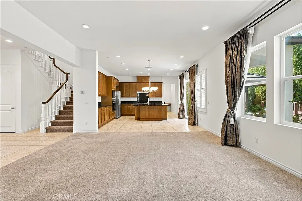 4 bed, 2680 sqft, $6,800 — Photo 2