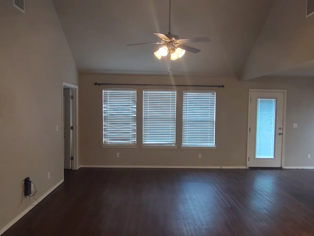 Living Area with vaulted ceiling and ceiling fan - 2712 S Narcissus Pl