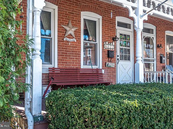 4th image of 122 Jefferson St