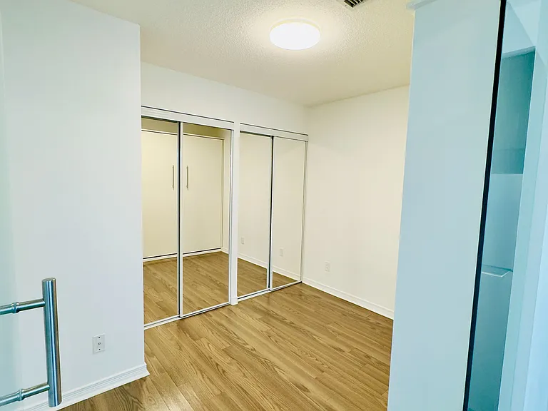 352 Front St W #1007 — Photo 17