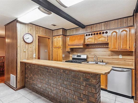 3rd image of 1625 Belle Ct