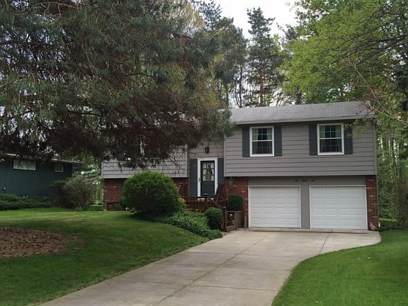 2nd image of 546 Towson Dr NW