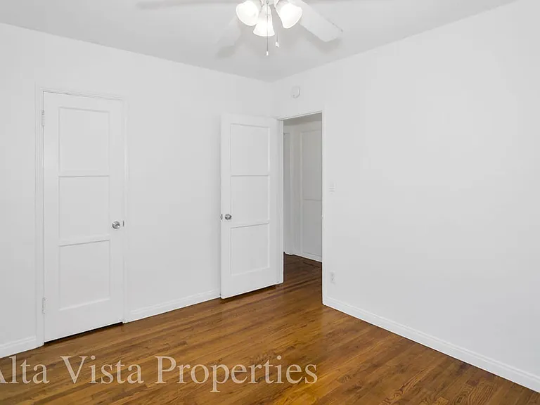 855 Emerald St — Photo 17