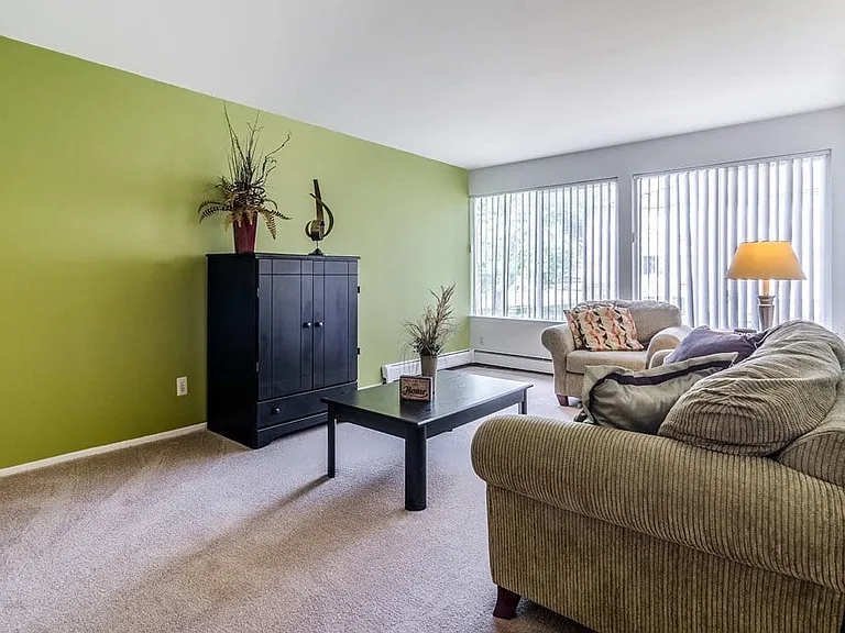 Edgewood Park Apartments — Photo 5