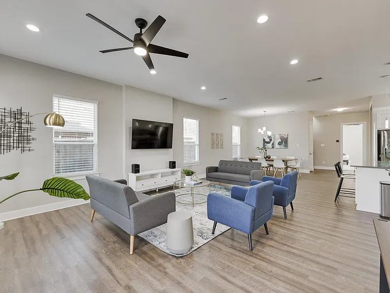 3420 Nomas St — Photo 33