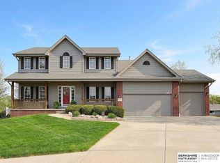9022 Bayberry Cir, La Vista, NE 68128