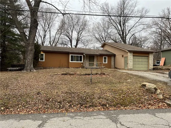 828 S Alexander Rd, Independence, MO 64056