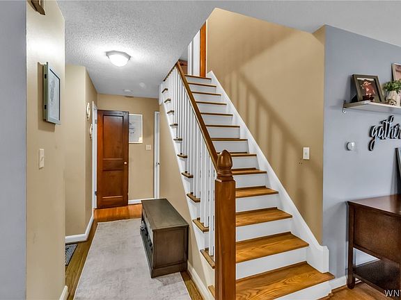 3rd image of 386 Roycroft Blvd