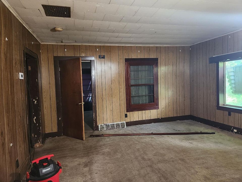 2nd image of 127 W Colfax St