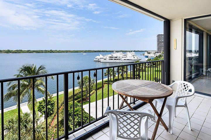 1st image of 126 Lakeshore Dr #5250