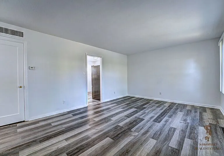1355 Mesa Ave — Photo 9