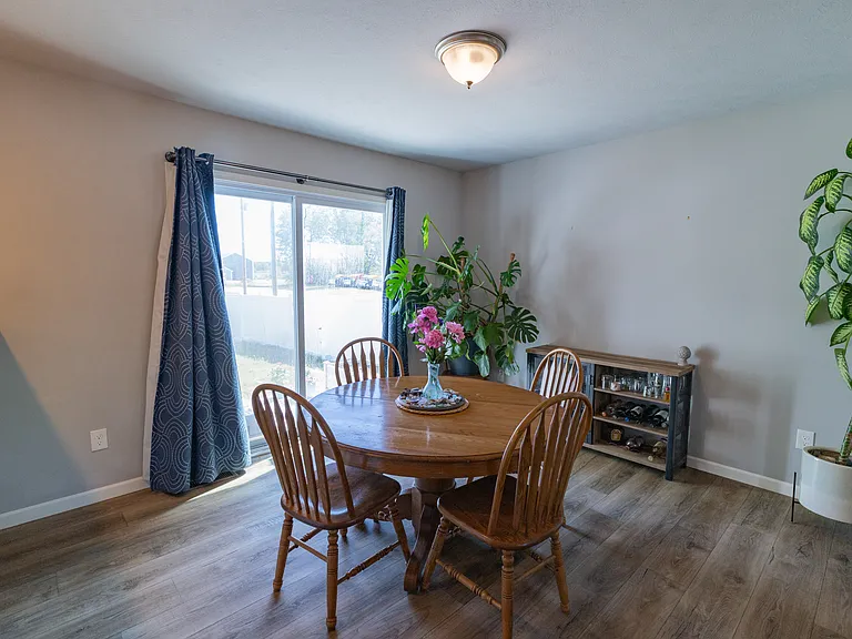 25091 Front Ave — Photo 5