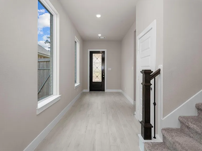 359 Mallorn Ln — Photo 5