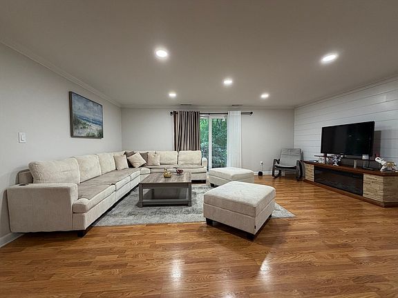 4th image of 4 Kingswood Dr #3