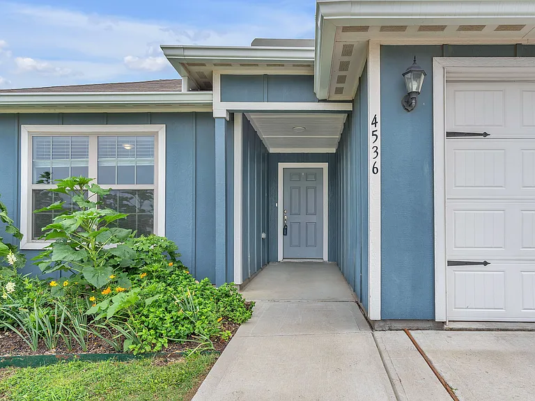 4536 Skipador Dr — Photo 2