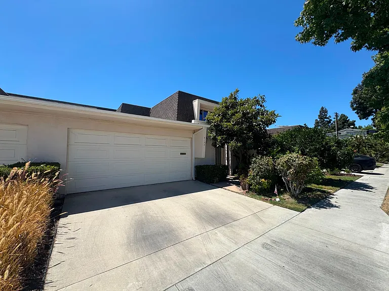4153 W Sarah St — Photo 1