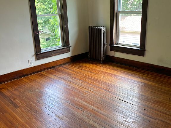 4th image of 132 Cherry St