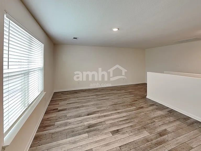 1126 Treeta Trl — Photo 9