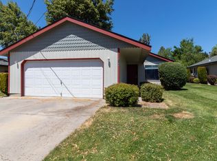 2143 SW Reindeer Ave, Redmond, OR 97756