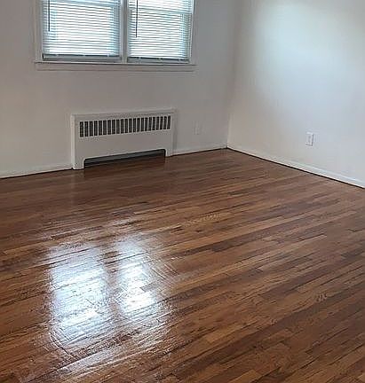 2nd pic Dining/Living Room