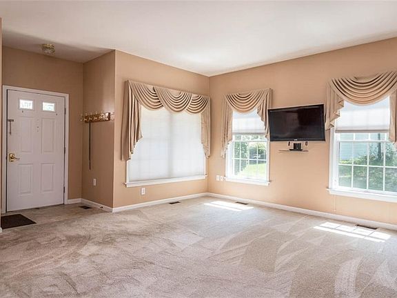 4th image of 8662 Alexandra Dr