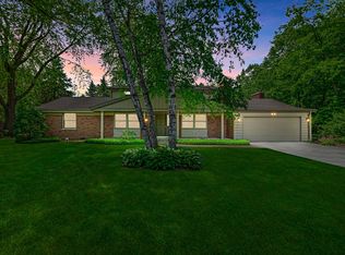 417 E Cedar Ln, Mequon, WI 53092