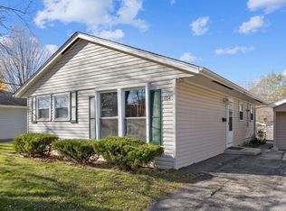 1734 Papoose Rd, Carpentersville, IL 60110