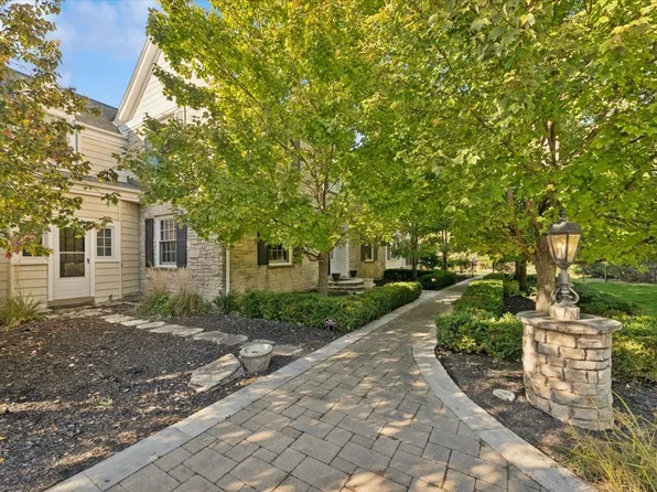 2122 Middlefork Rd, Northfield, IL 60093