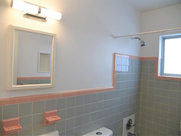 5th image of 101 S Palmway APT 1