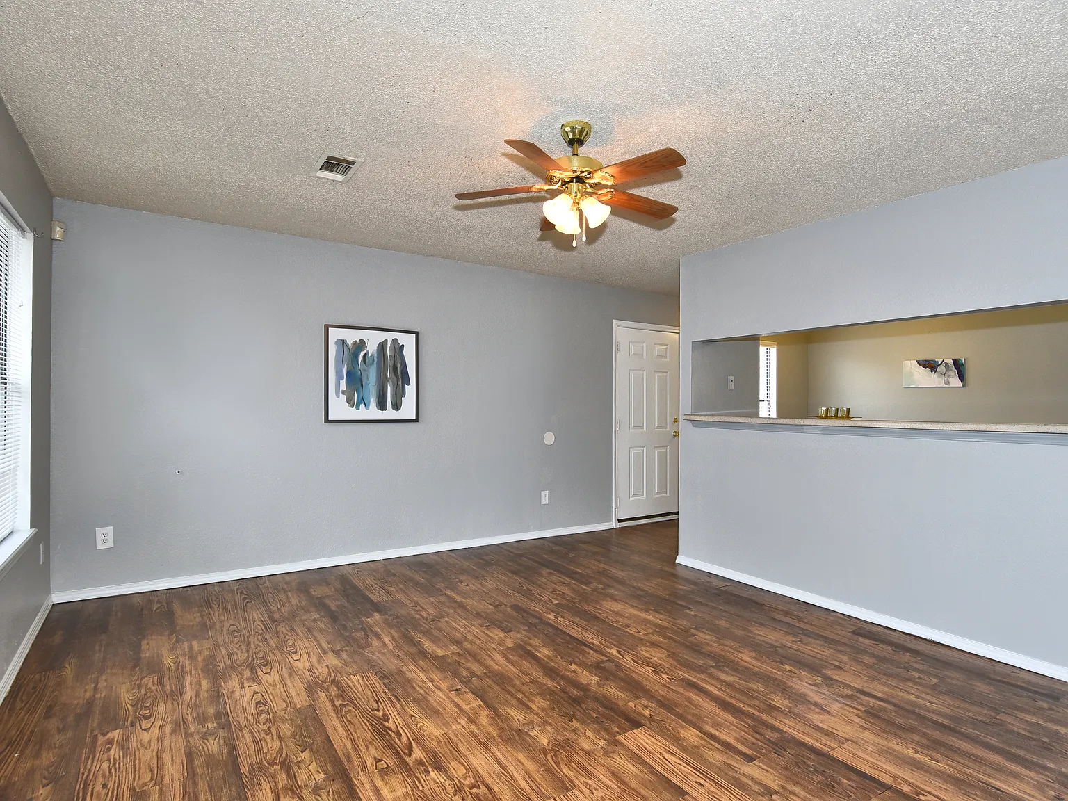 3 bed, 1109 sqft, $949 — Photo 2
