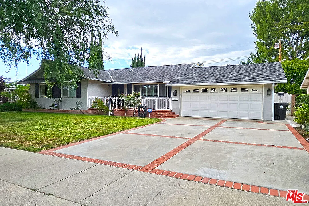 Building Photo - 22337 Cantara St