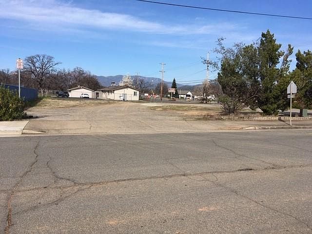2nd image of 960 Lake Blvd