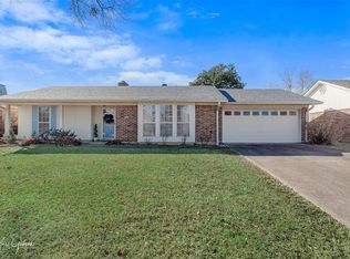 9908 Village Green Dr, Shreveport, LA 71115
