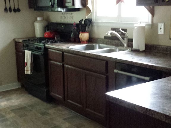 4th image of 184 South St.
