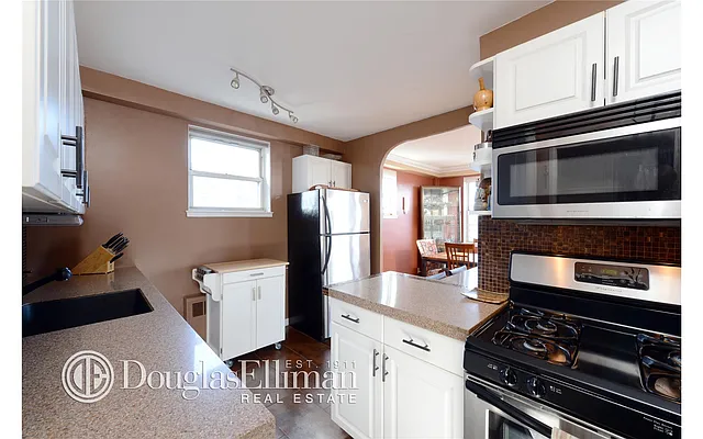 Sold by Douglas Elliman | media 25