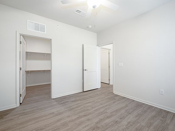 5th image of 305 E Hawaii Ave #42802