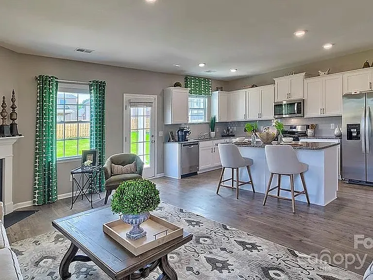 92 Ashelyn Park Dr — Photo 1