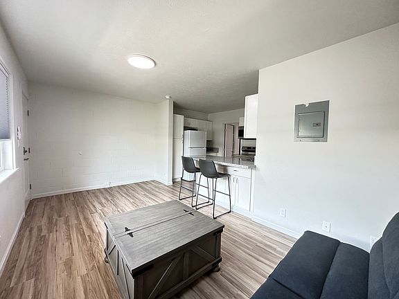 4th image of 1371 Lower Main St #19