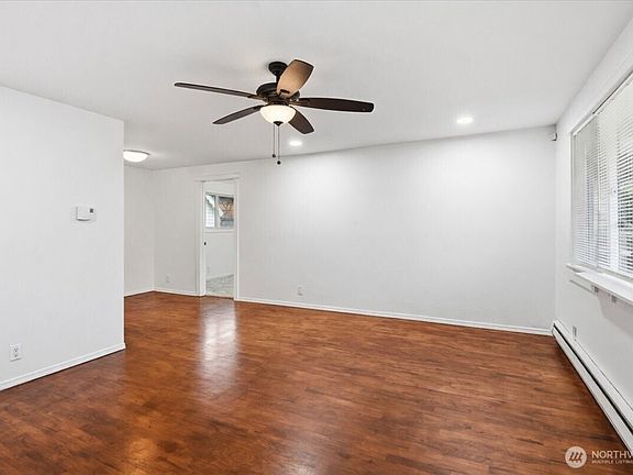 3rd image of 4404 SE 3rd Place