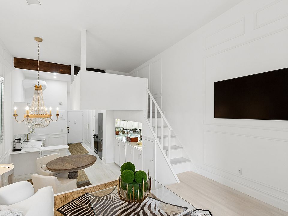 2nd image of 23 Waverly Pl APT 6W