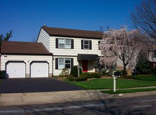 12 Aspen Cir, Edison, NJ 08820
