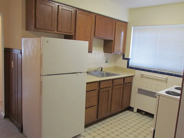3921 Saint James Ave #1 — Photo 4