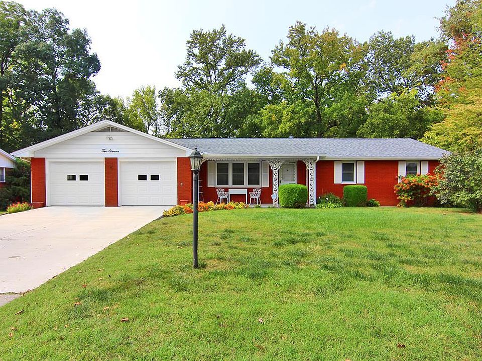 1st image of 211 Hillview St