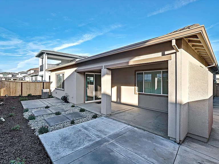 5937 Lakestone Dr — Photo 47