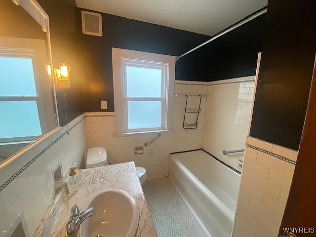 27 Henley Rd #LOWER — Photo 11