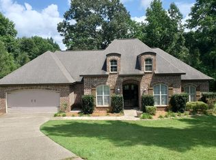 16 Peachtree Dr, Hattiesburg, MS 39402