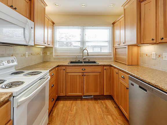 4th image of 7525 Woodcrest St