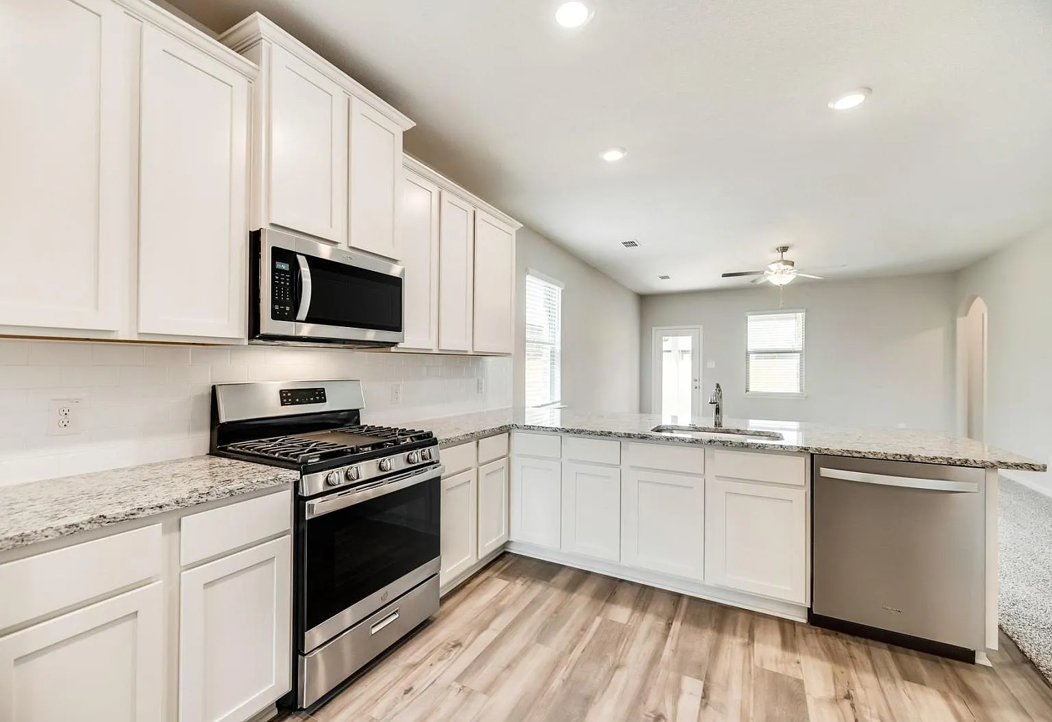 3 bed, 1620 sqft, $1,950 — Photo 2