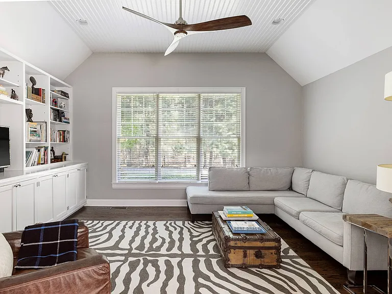 8 Devon Woods Close — Photo 7